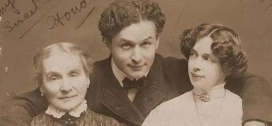 Harry Houdini e il messaggio segreto Harry Houdini e la Moglie Bess